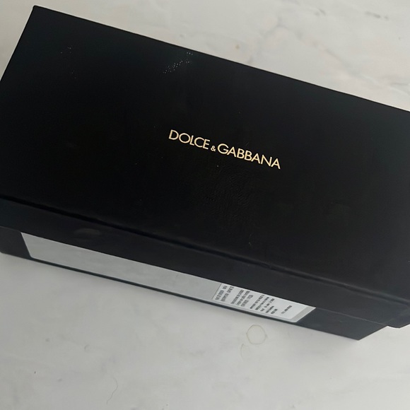 New, never used D&G sunglasses - Picture 4 of 6